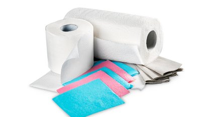 Hygieneartikel wie Toilettenpapier, Küchenrolle, Papierhandtücher und Servietten
